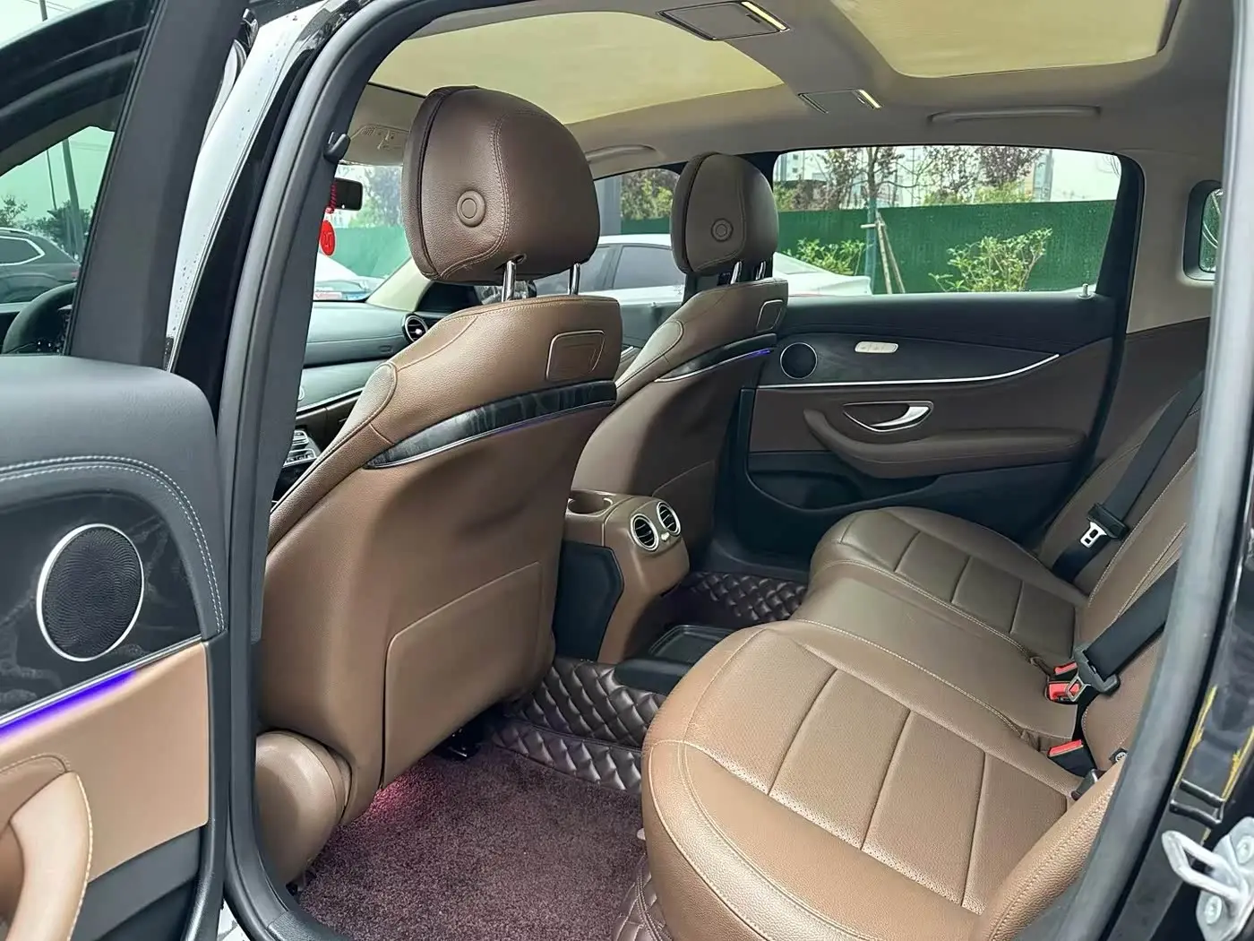 Mercedes-Benz E-Class 2019 — Photo 6/9