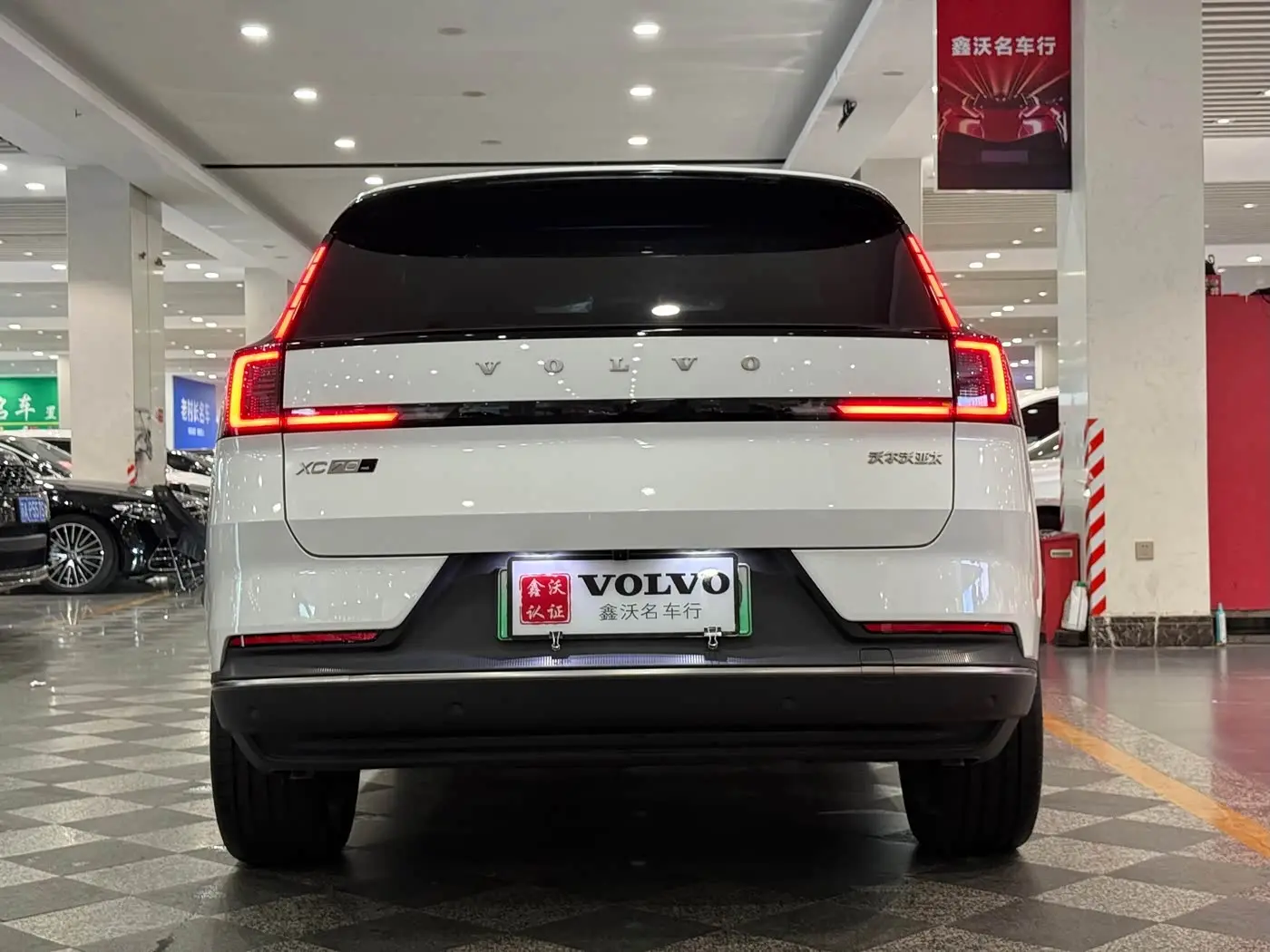 Volvo XC70 Plug-in Hybrid 2025 — Фото 3/15