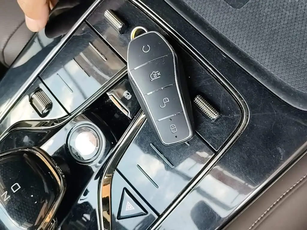 BYD Han 2023 — Photo 9/20