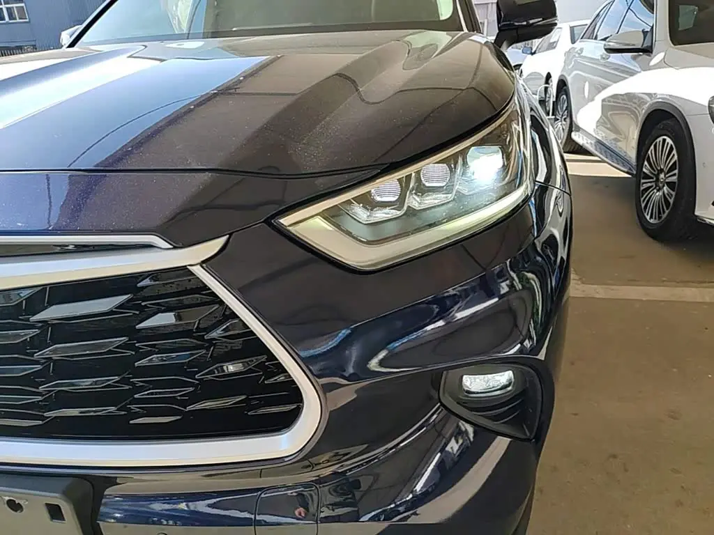 Toyota Highlander 2021 — Фото 18/20