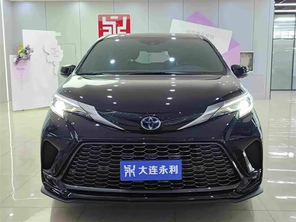 Toyota Granvia 2023 — Photo 2/18