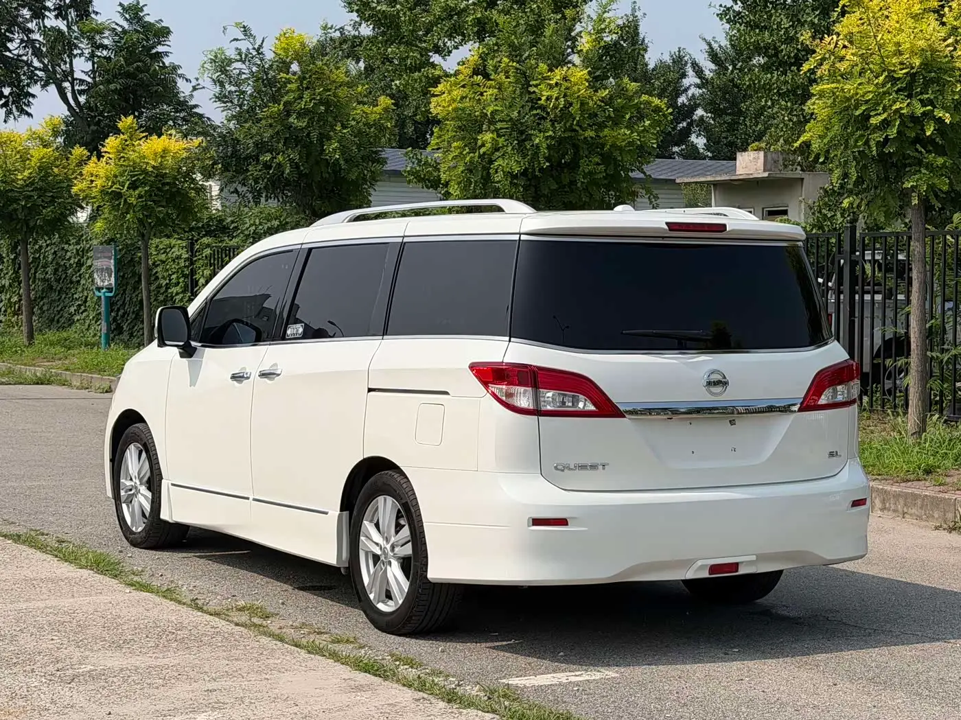 Nissan Quest 2017 — Şəkil 4/15