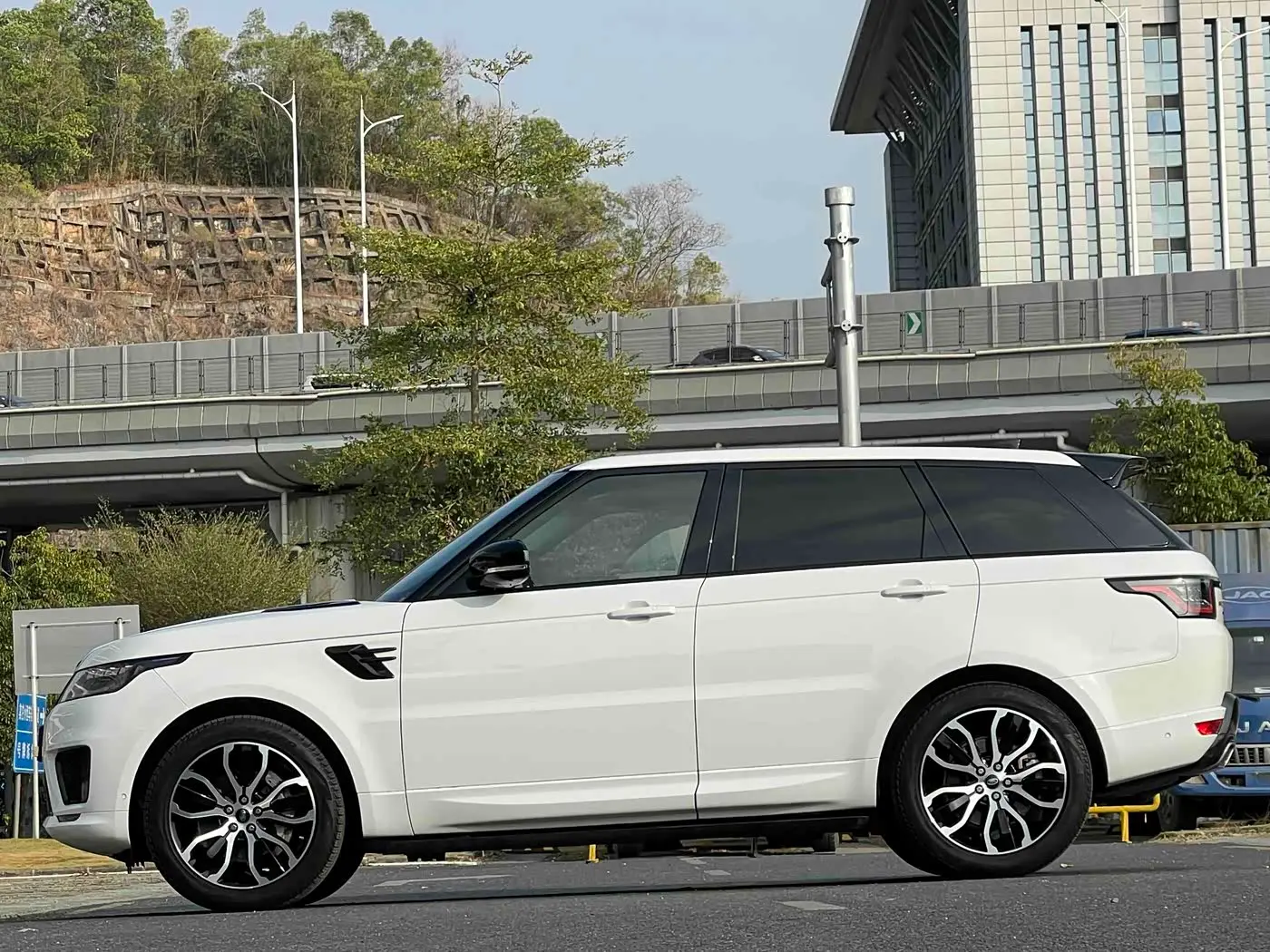 Land Rover Range Rover Sport 2021 — Фото 4/20