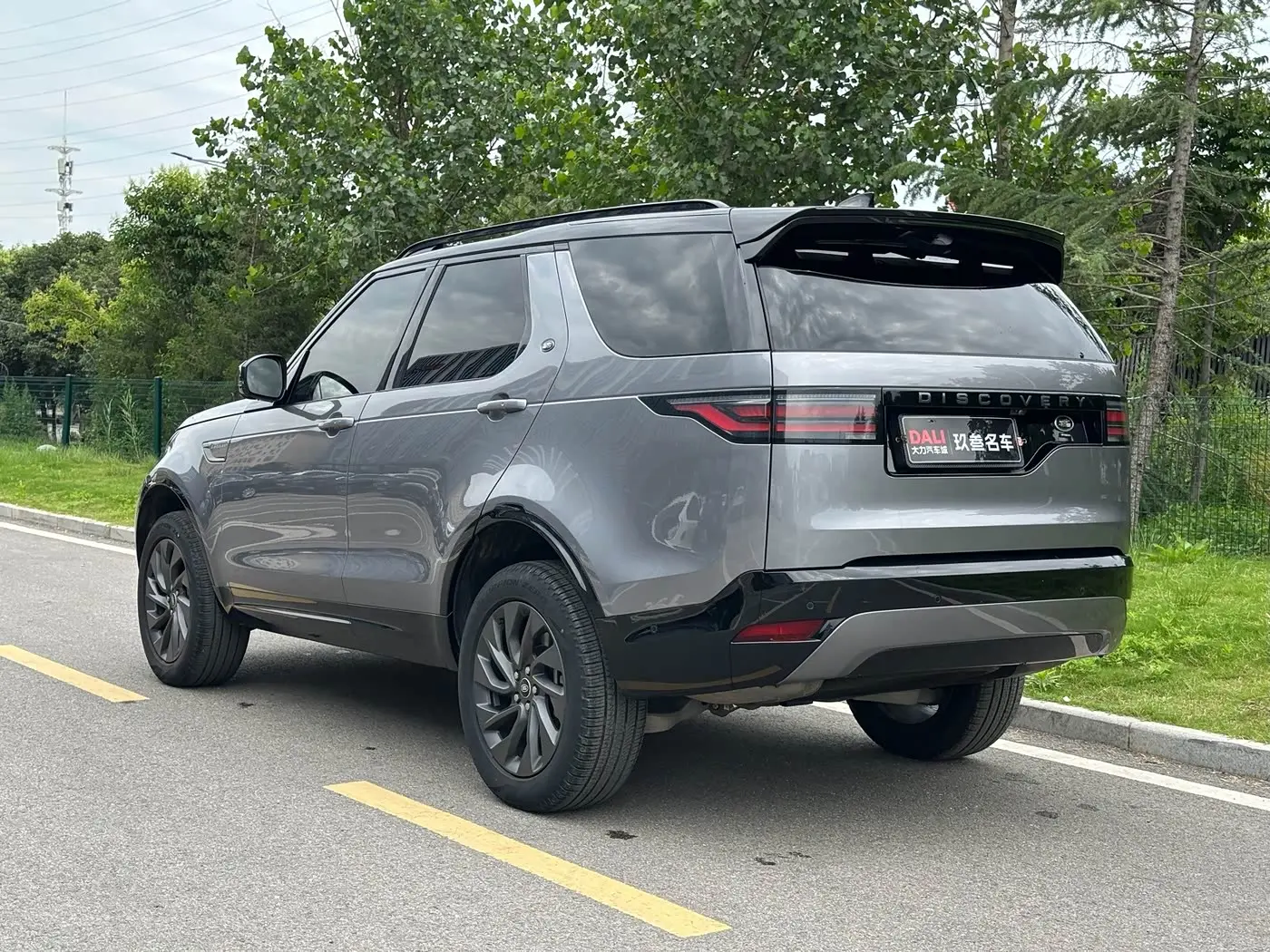 Land Rover Discovery 2023 — Photo 6/20