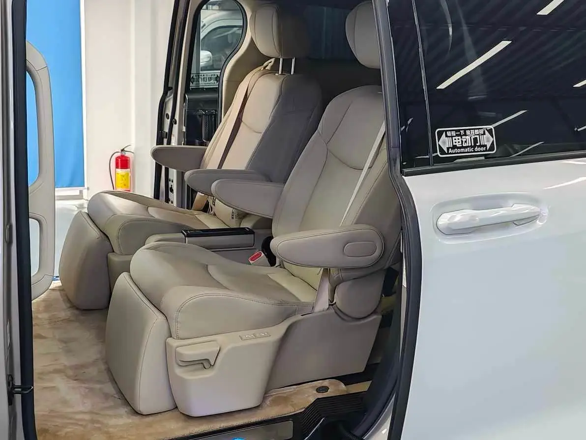 Toyota Sienna 2023 — Photo 7/20