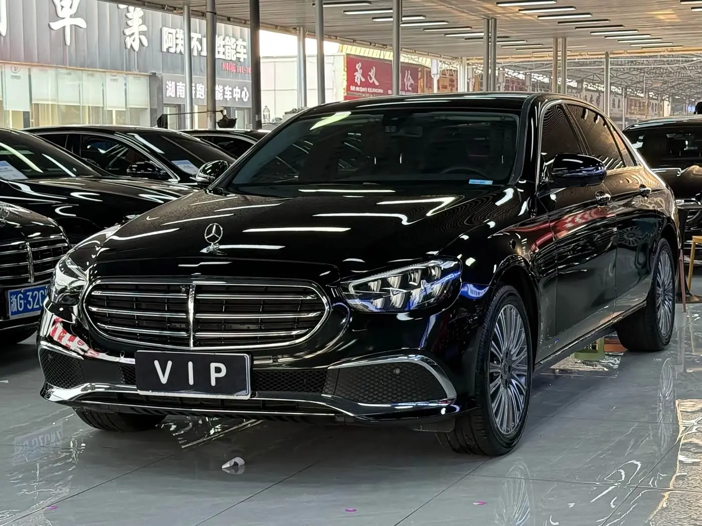 Mercedes-Benz E-Class 2022 — Photo 1/14