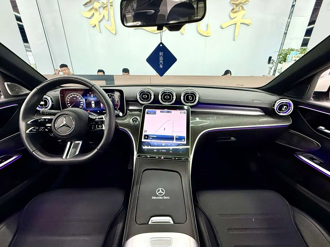 Mercedes-Benz C-Class 2024 — Photo 4/17