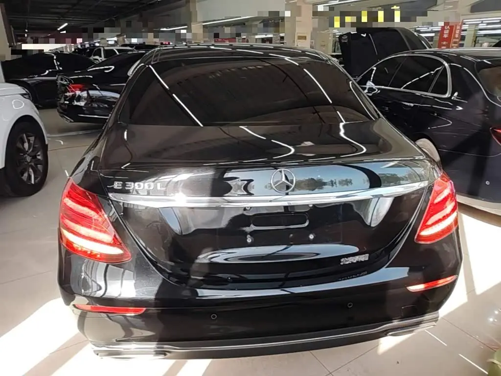 Mercedes-Benz E-Class 2019 — Photo 6/20