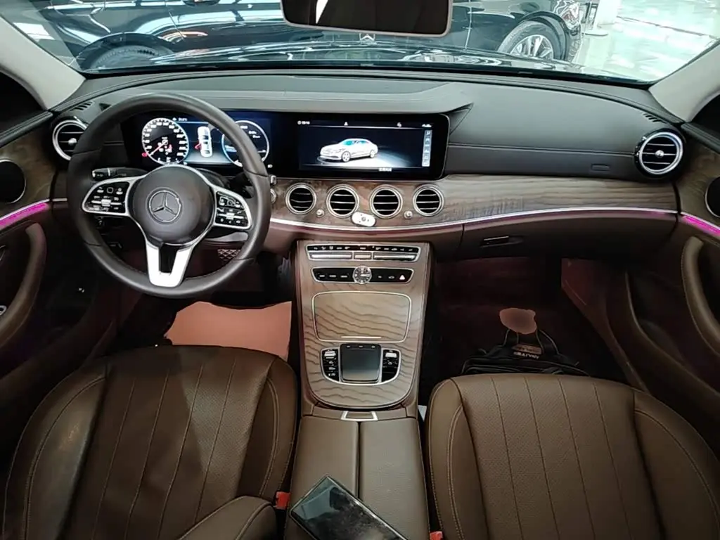 Mercedes-Benz E-Class 2019 — Photo 10/20