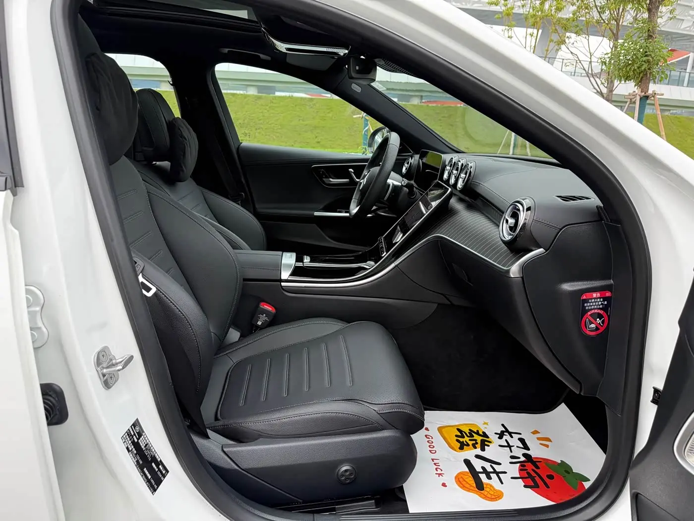 Mercedes-Benz C-Class 2024 — Photo 14/19