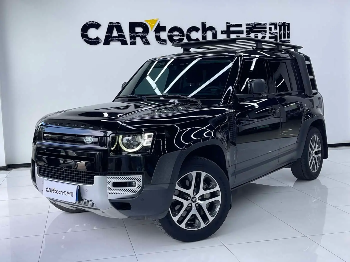 Land Rover Defender 2023 — Фото 1/20