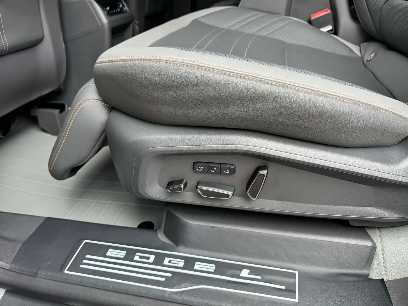 Ford Edge 2023 — Photo 19/20