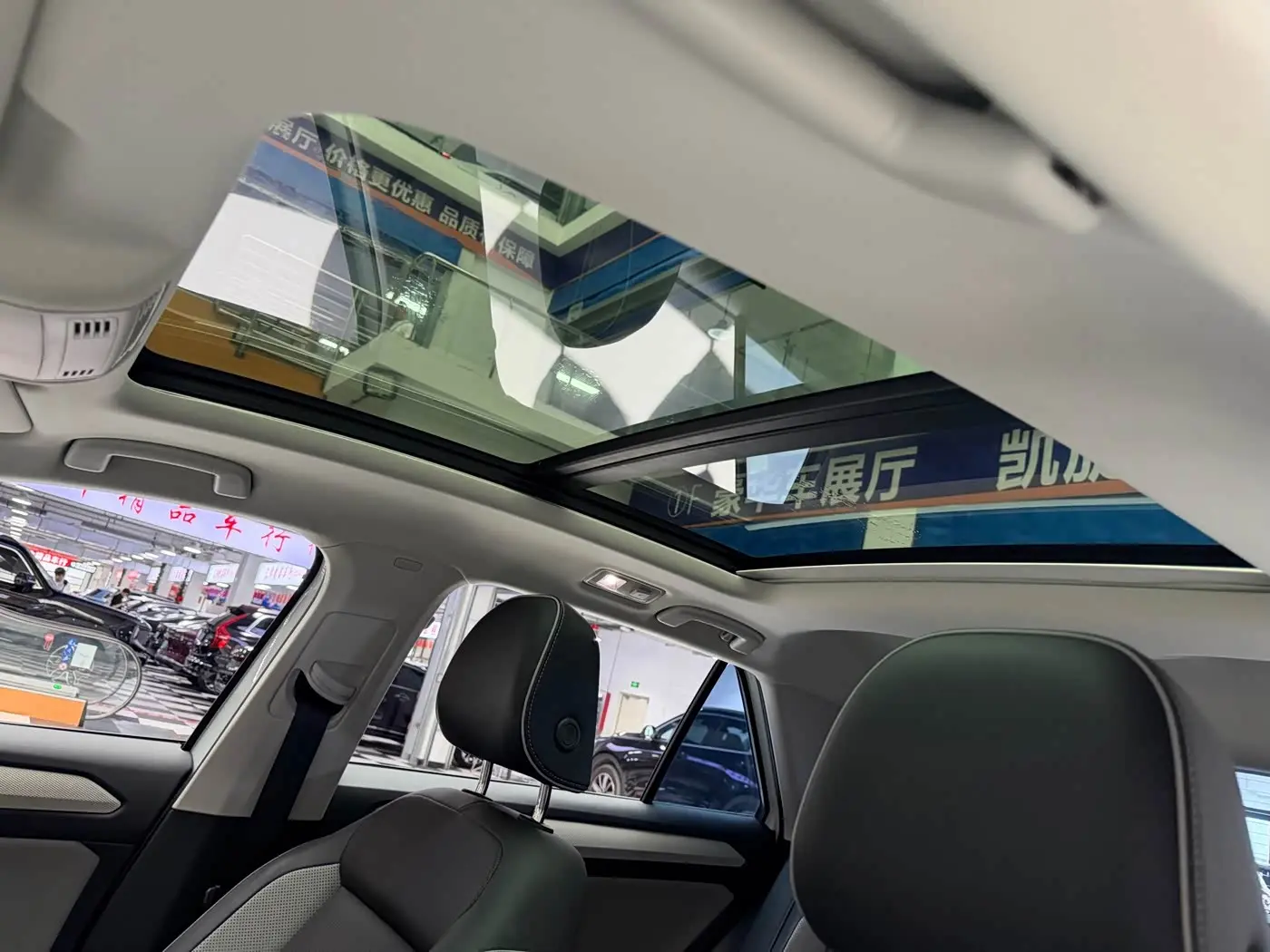Volkswagen T-ROC 2023 — Фото 18/20