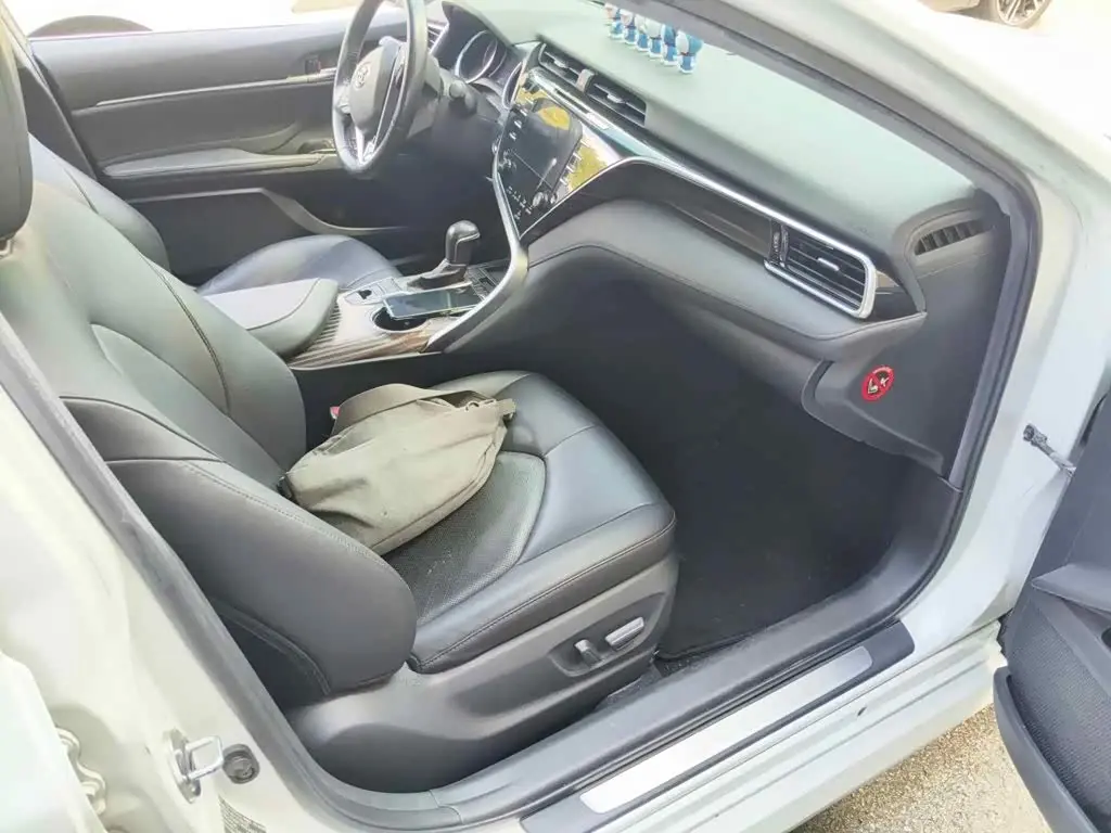 Toyota Camry 2019 — Photo 13/13