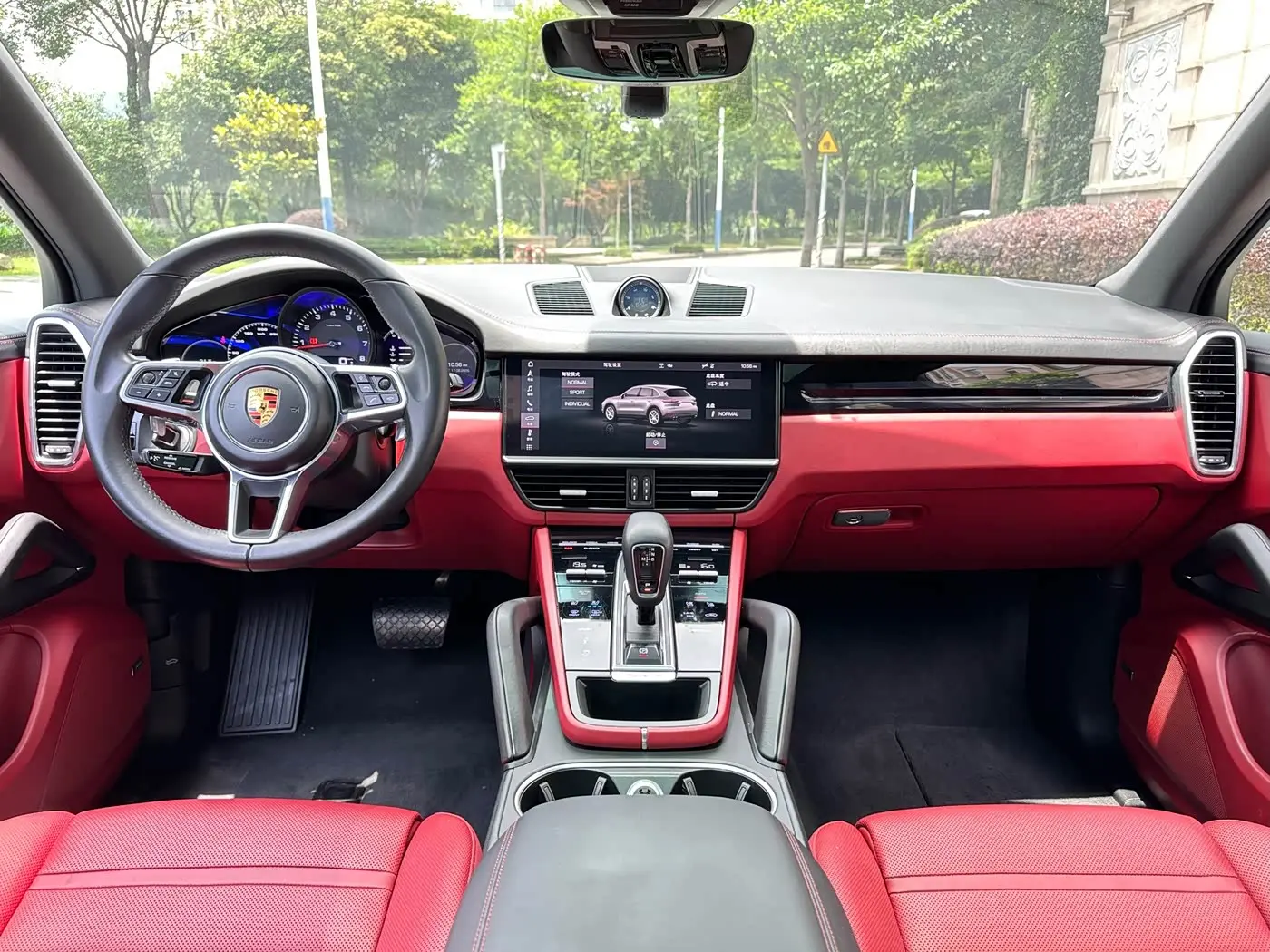 Porsche Cayenne 2020 — Photo 6/15