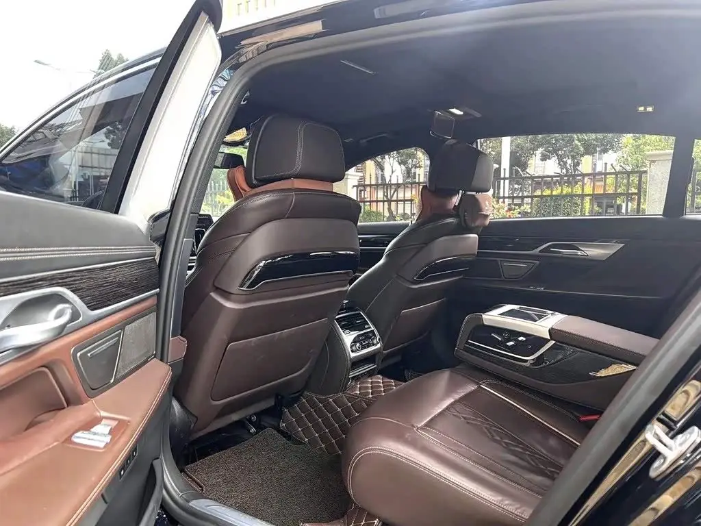BMW 7 Series 2020 — Photo 5/10