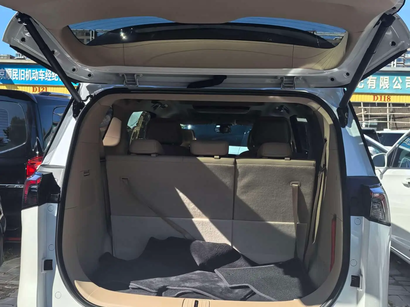 Buick GL8 New Energy 2025 — Photo 8/8