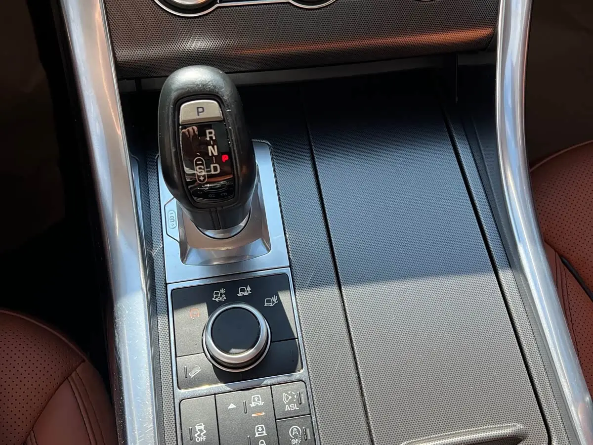 Land Rover Range Rover Sport 2015 — Photo 9/18