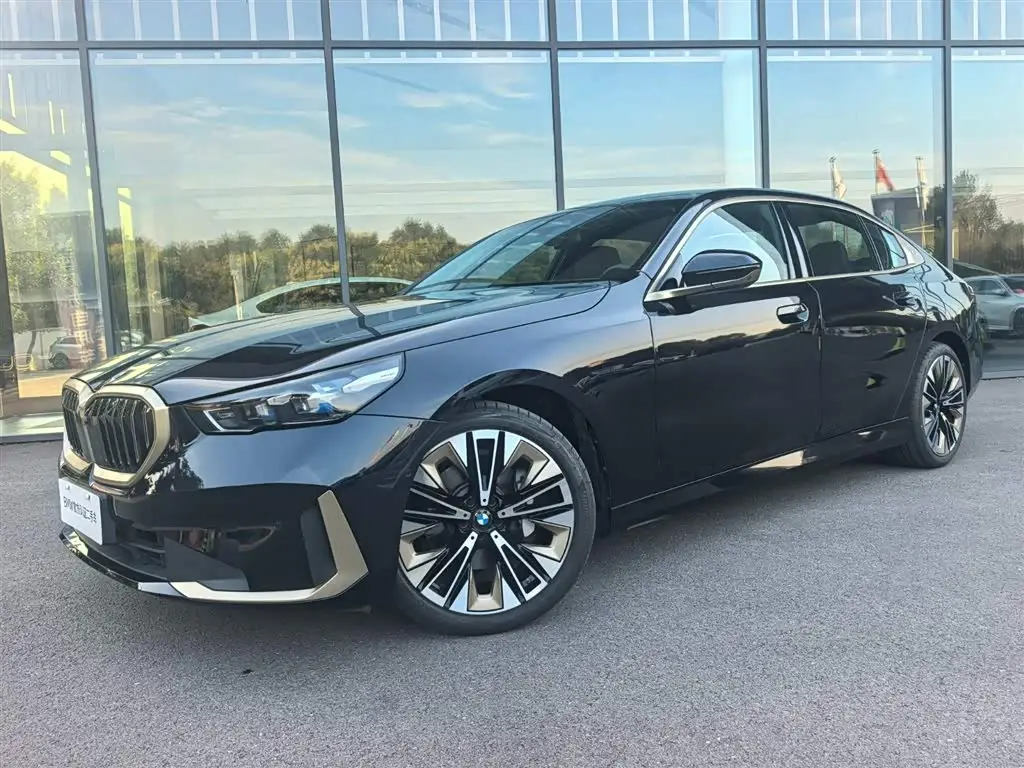 BMW 5 Series, 2026