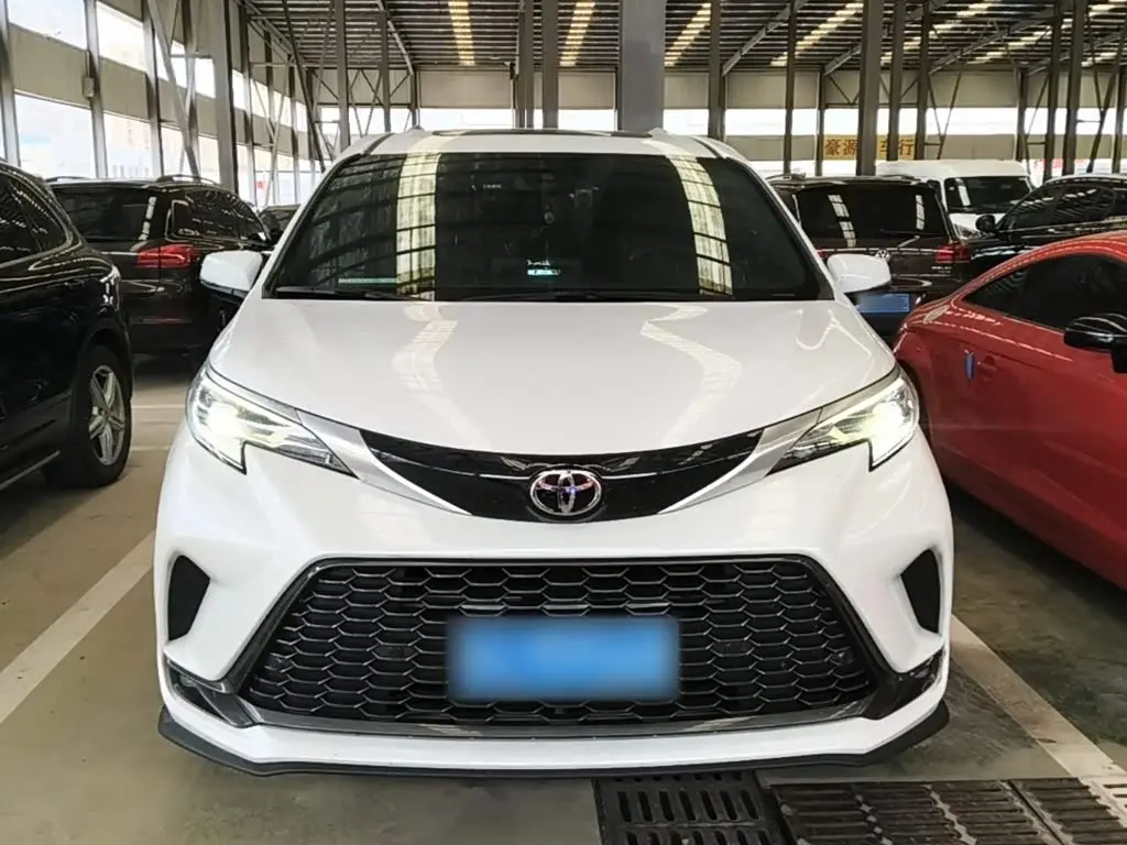Toyota Granvia 2024 — Photo 3/20