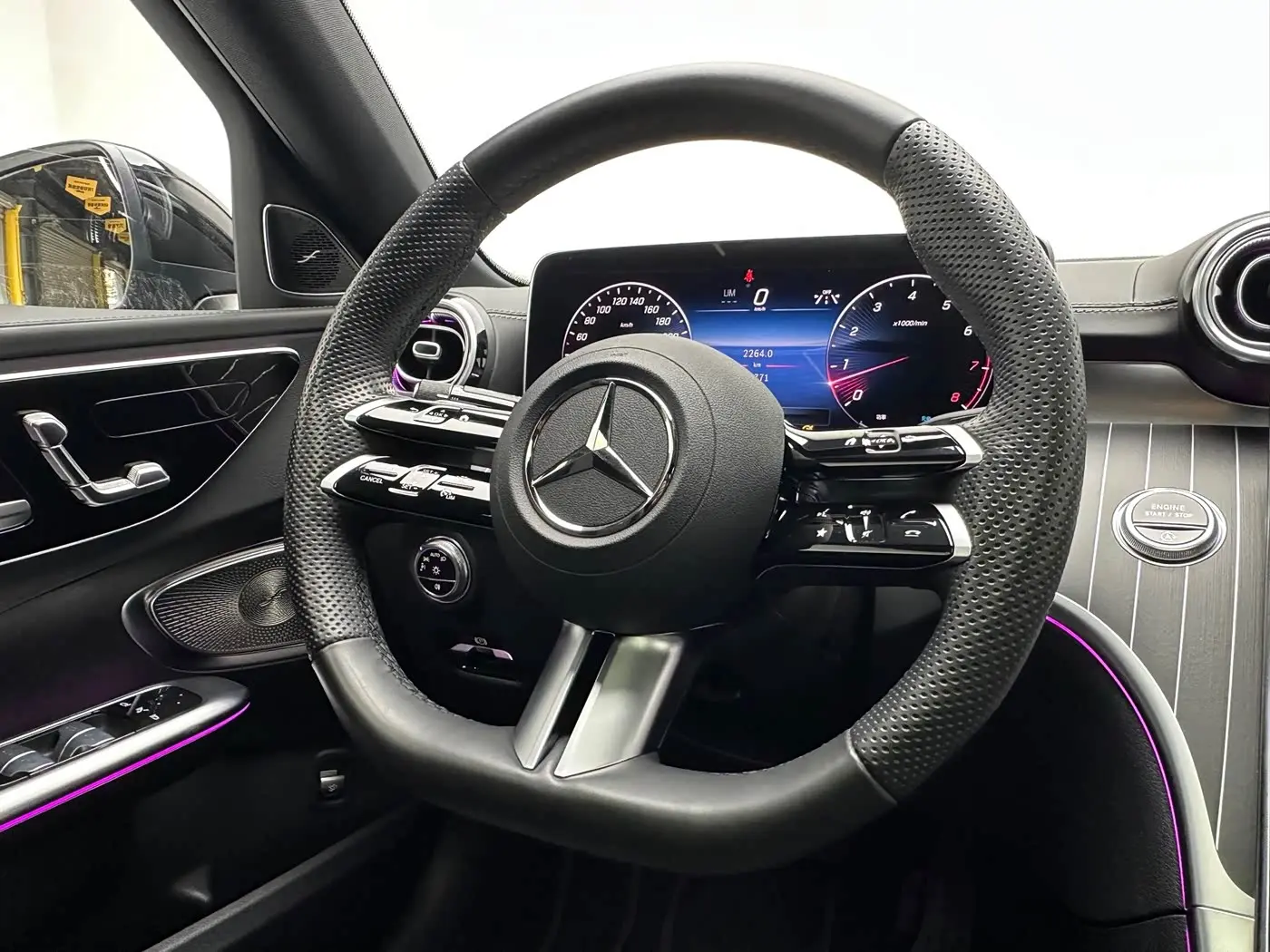 Mercedes-Benz C-Class 2024 — Photo 10/20