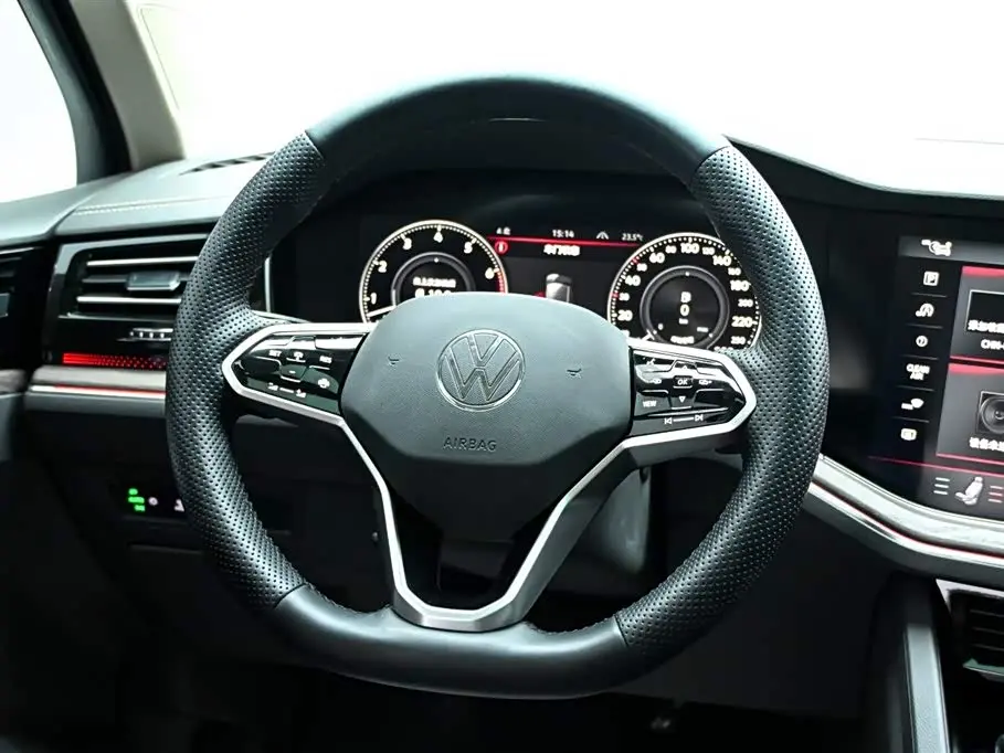 Volkswagen Touareg 2023 — Фото 19/20