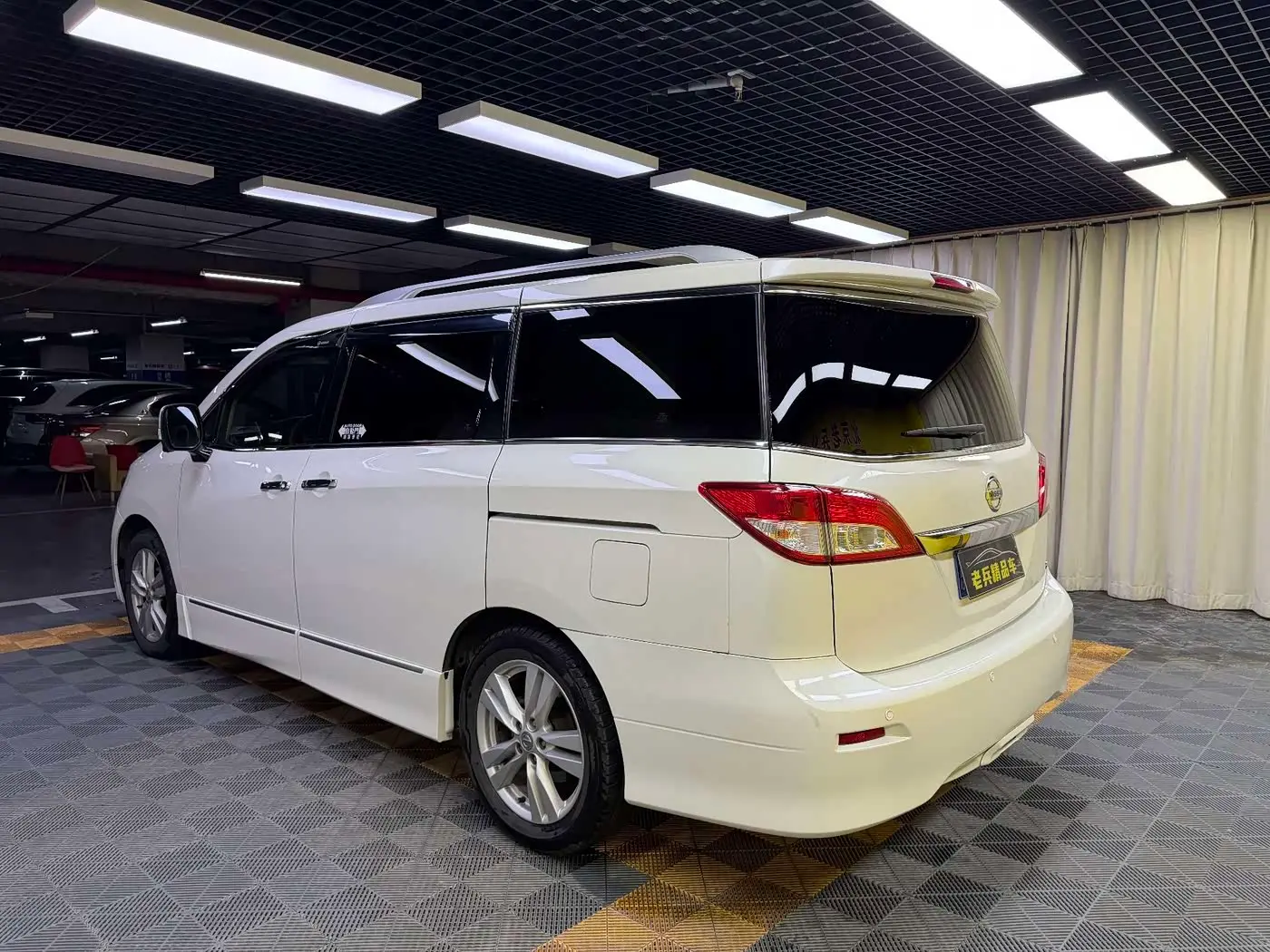 Nissan Quest 2018 — Фото 8/20