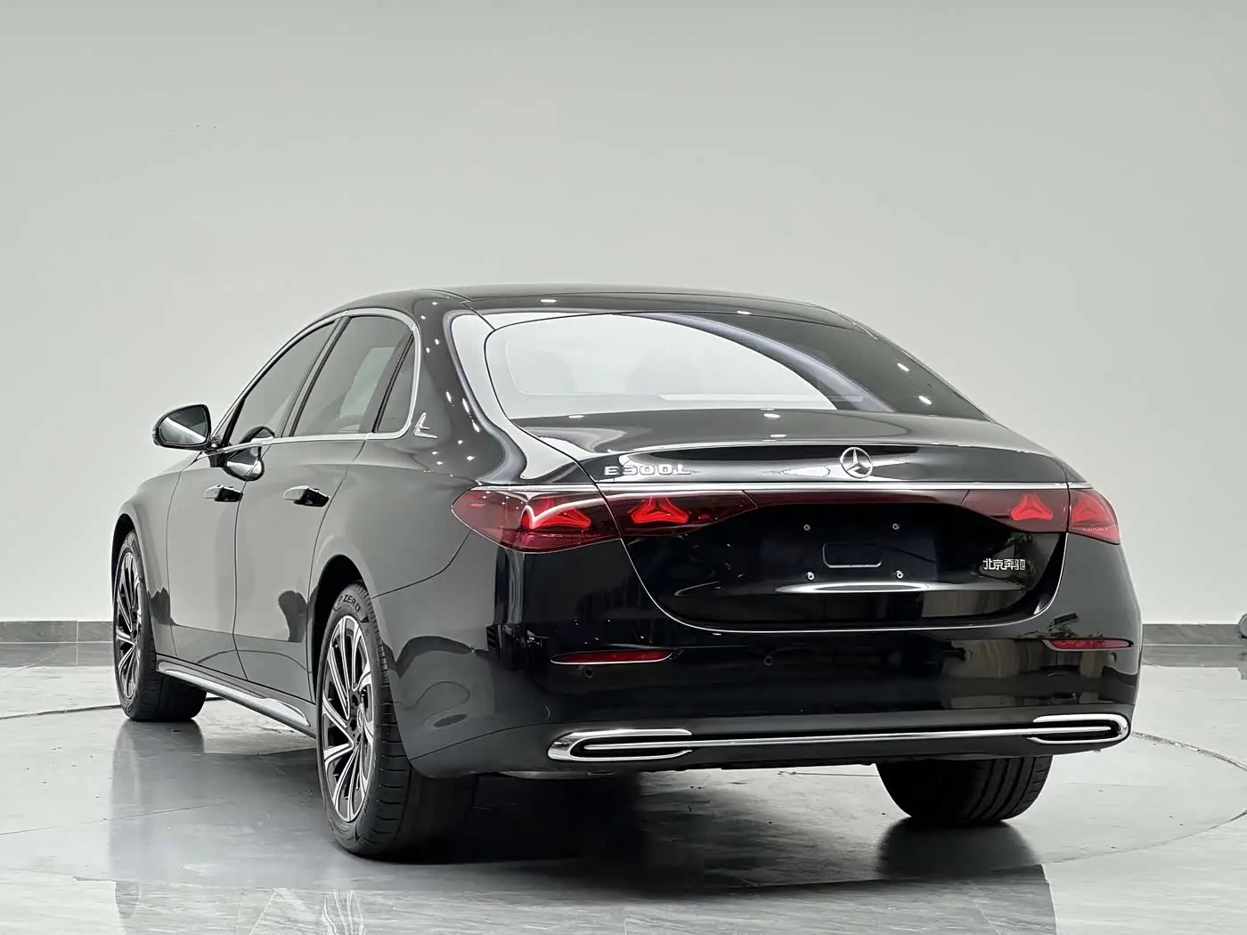 Mercedes-Benz E-Class 2025 — Фото 7/20