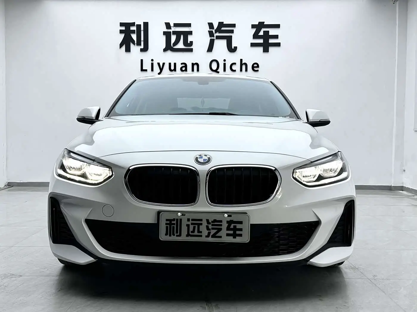 BMW 1 Series 2023 — Photo 2/14