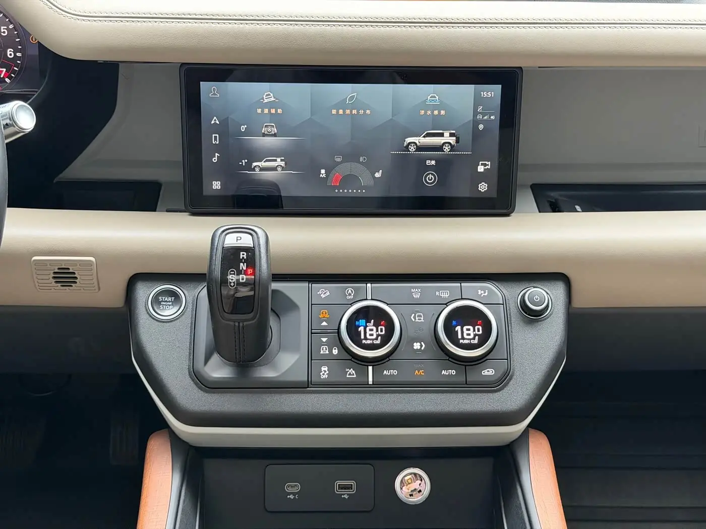 Land Rover Defender 2022 — Photo 10/14