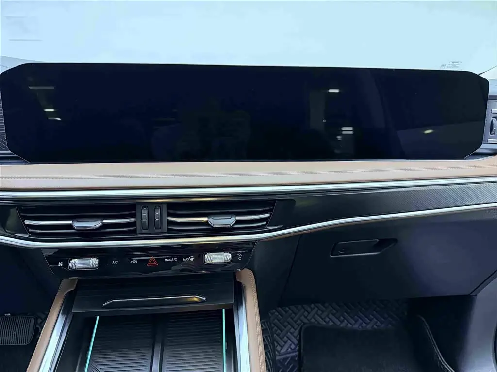 Ford Explorer 2023 — Photo 16/20