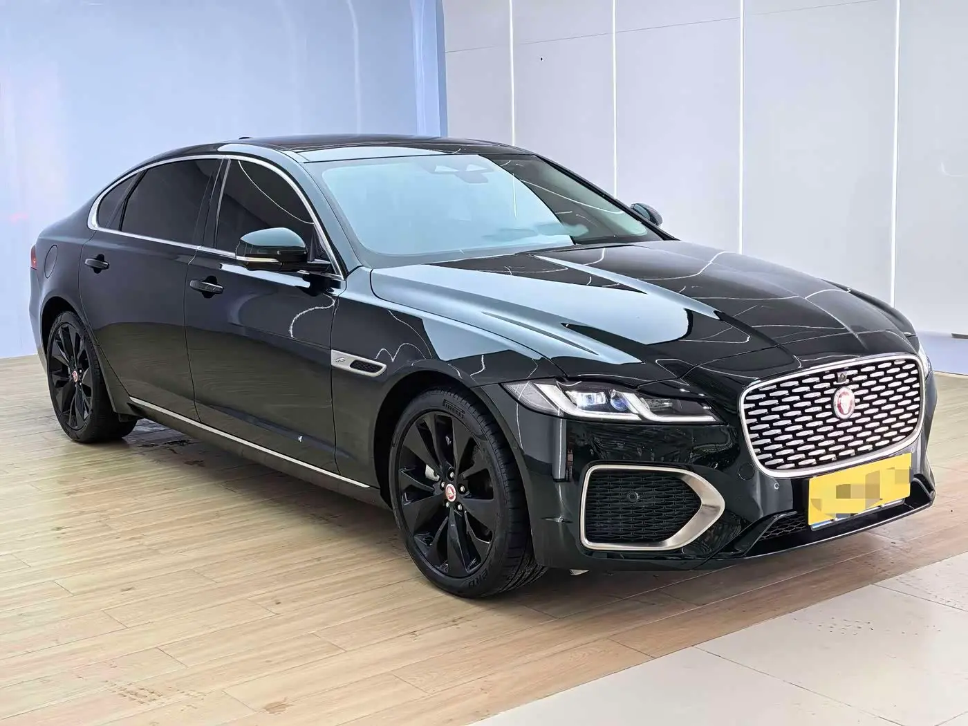 Jaguar XFL 2025 — Фото 2/20