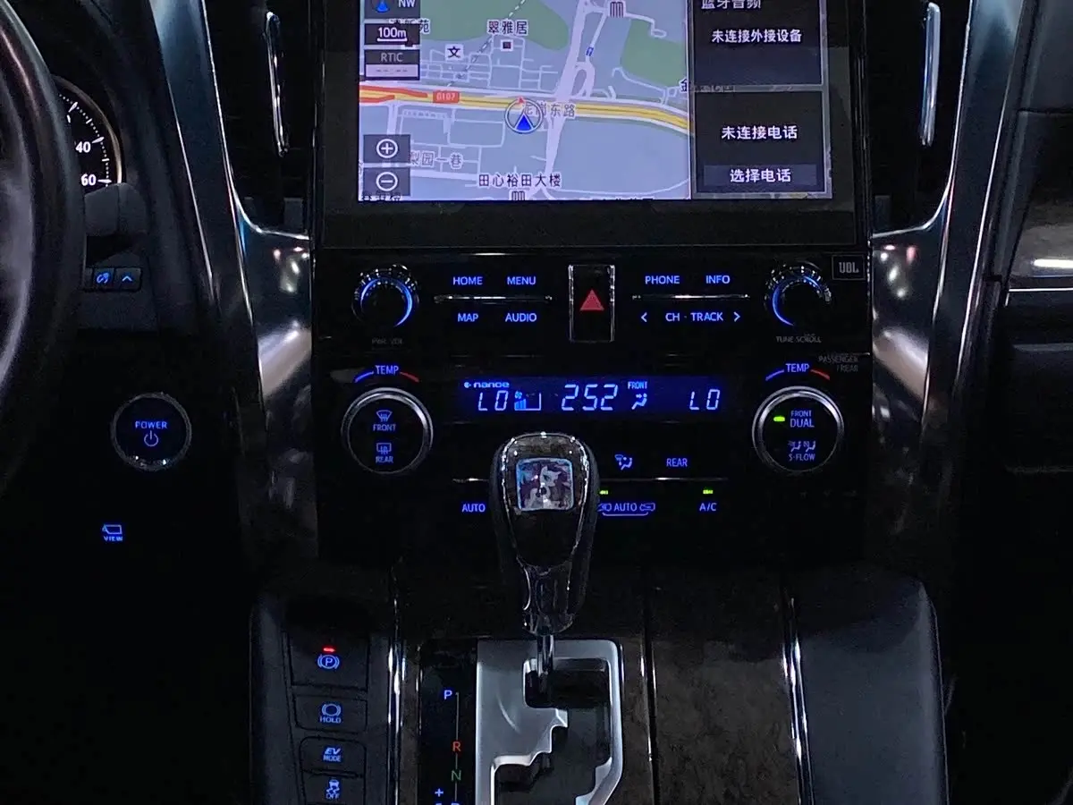 Toyota Vellfire 2020 — Photo 11/19