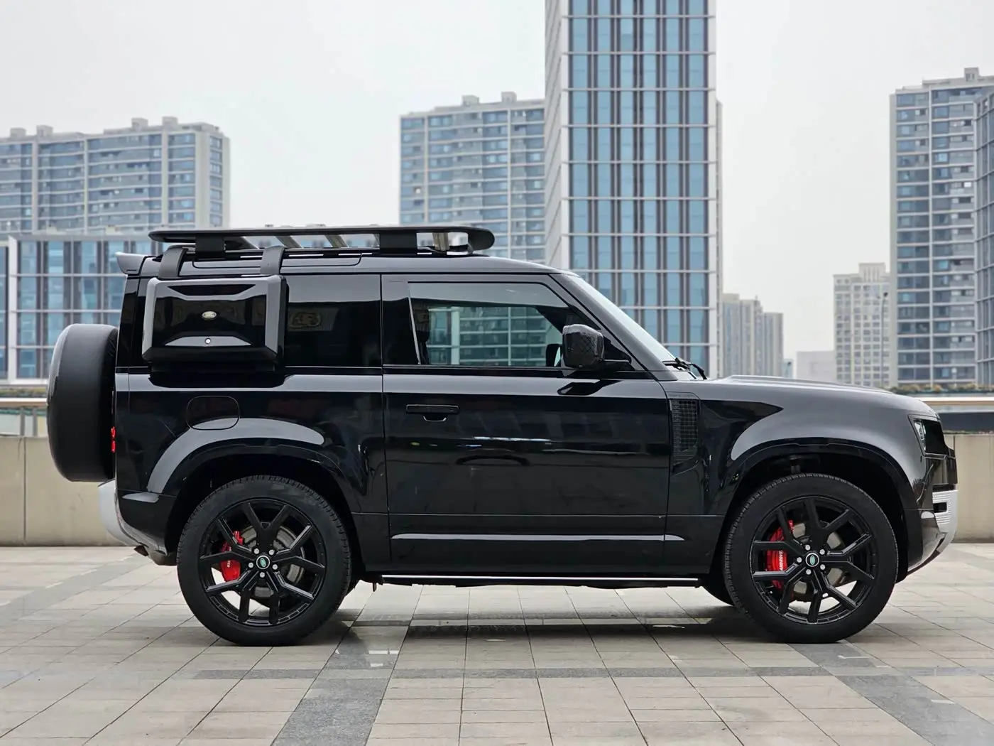 Land Rover Defender 2023 — Photo 3/14