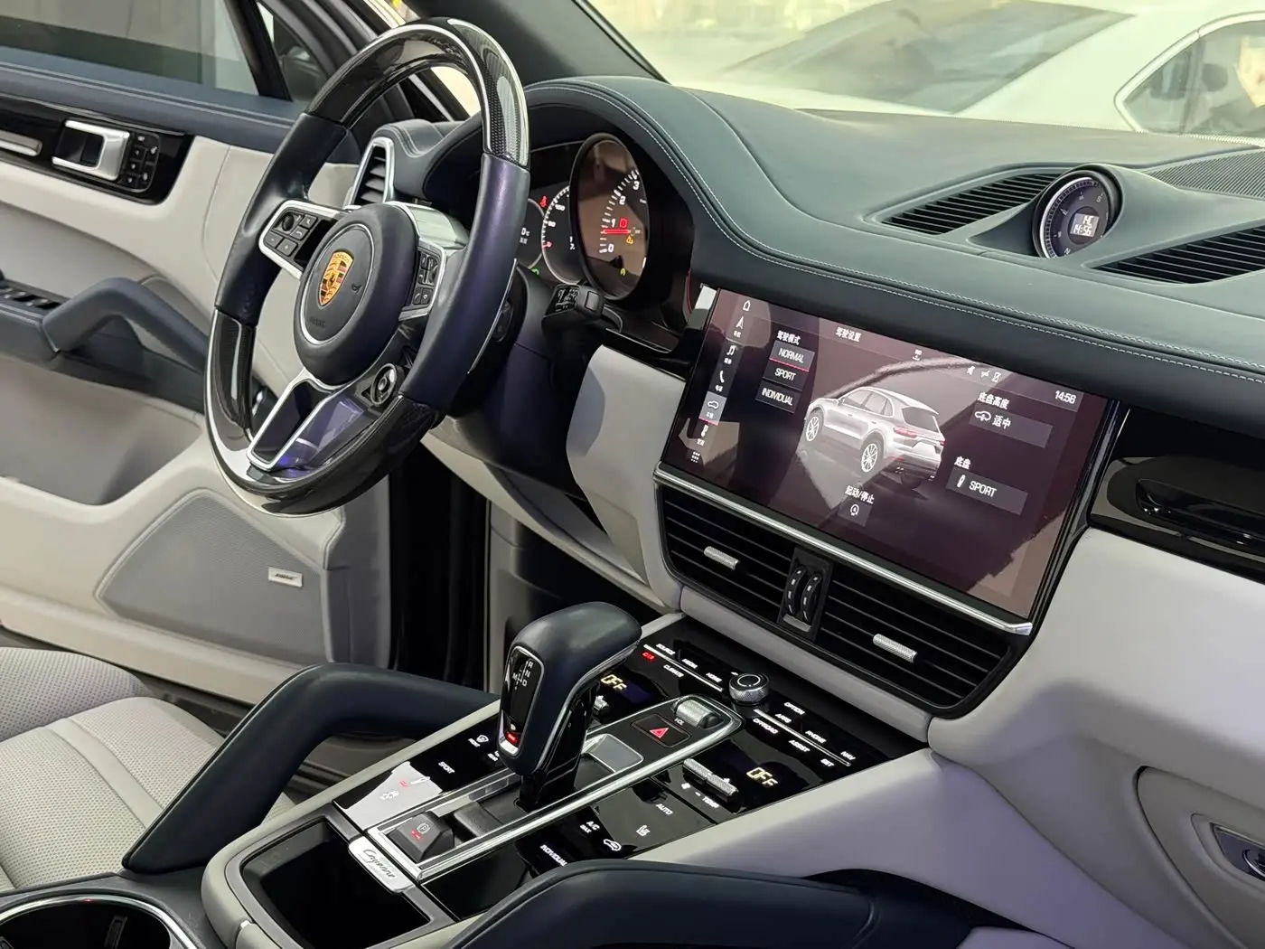 Porsche Cayenne 2018 — Фото 18/20