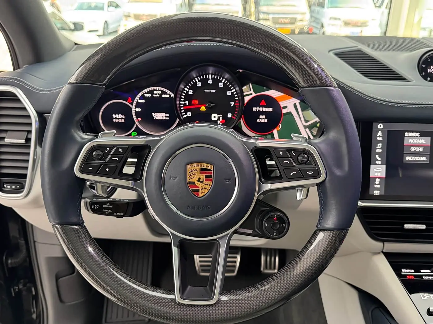 Porsche Cayenne 2018 — Фото 11/20