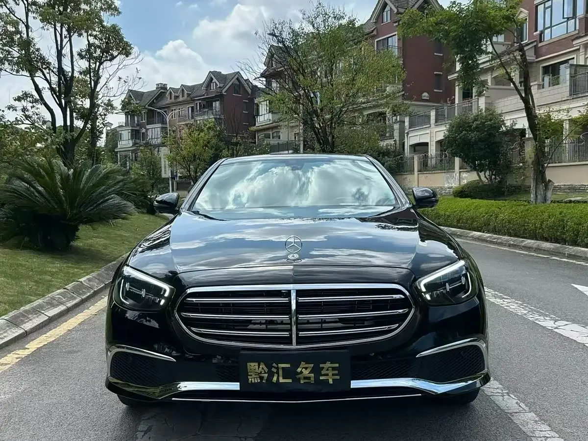 Mercedes-Benz E-Class 2022 — Photo 3/9