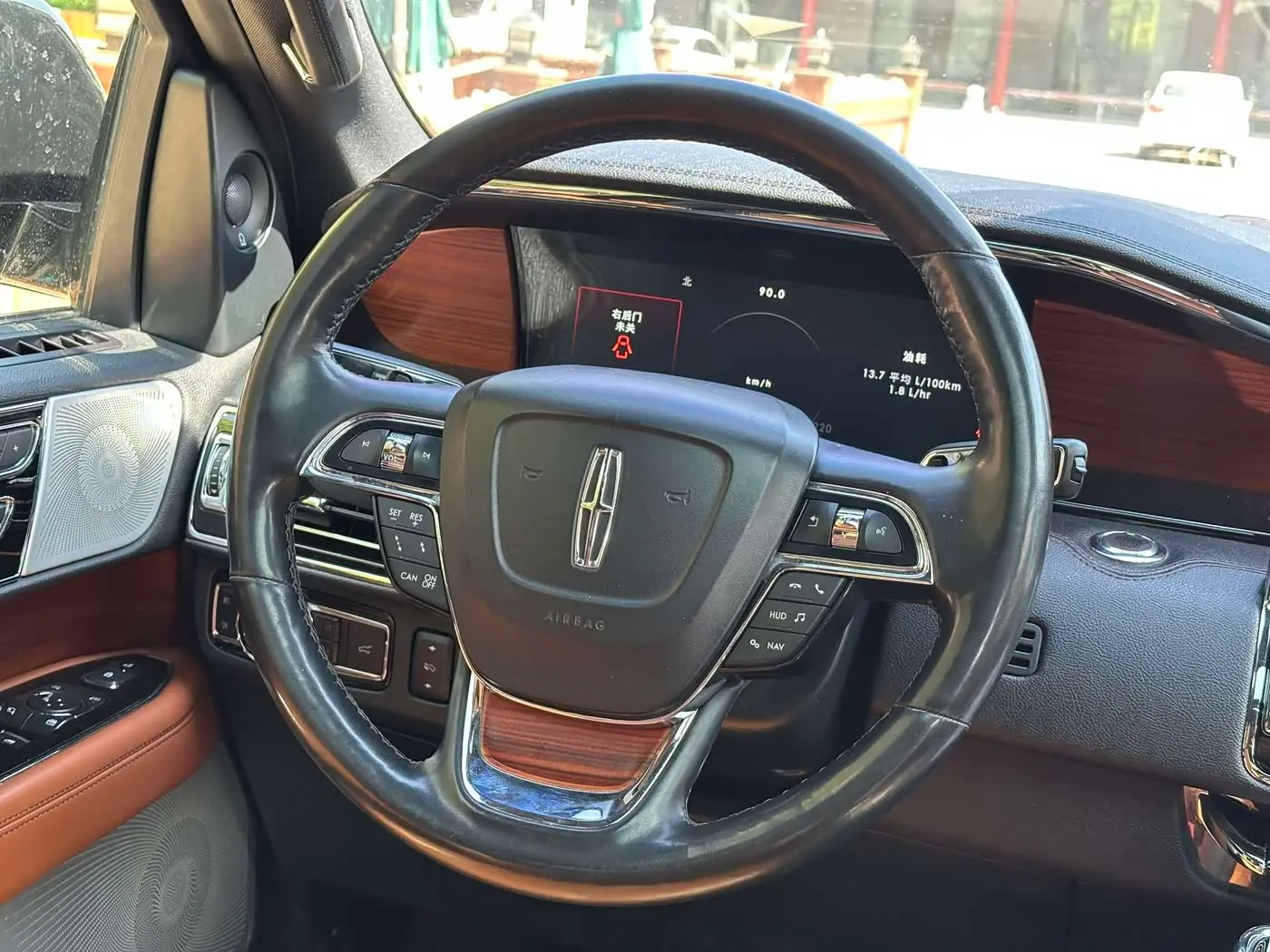 Lincoln Navigator 2020 — Photo 18/20