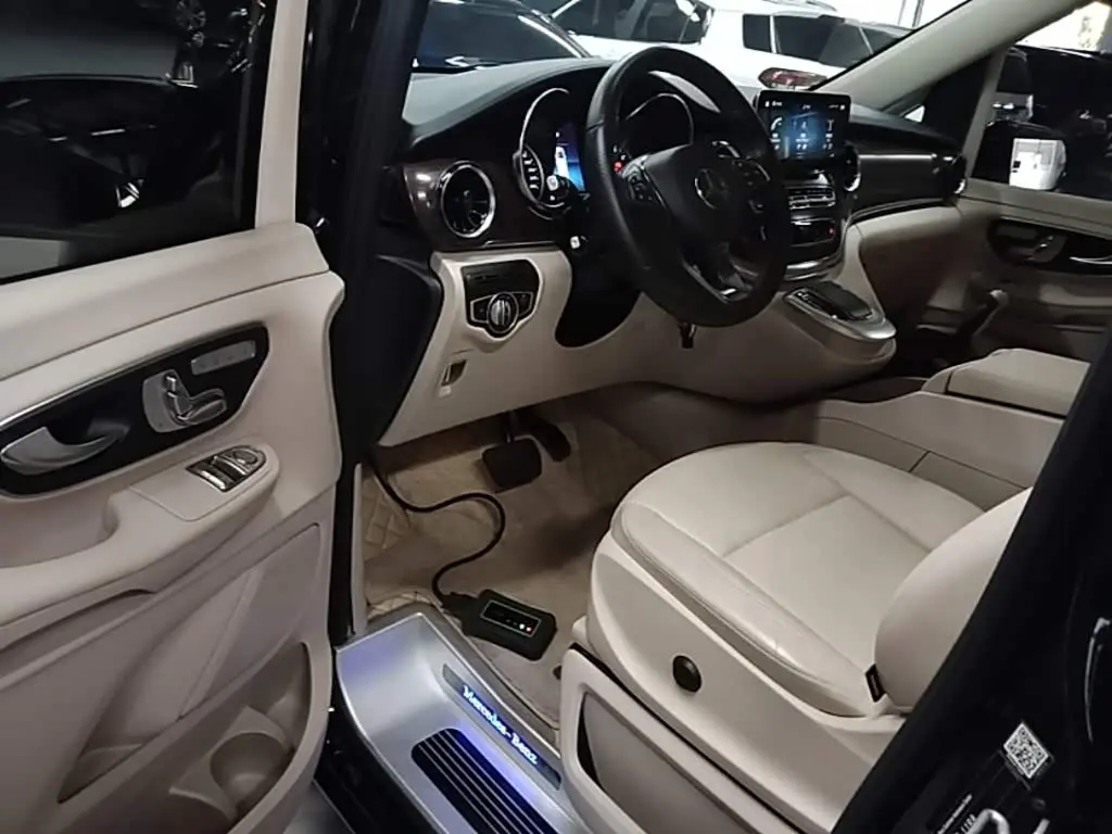 Mercedes-Benz V-Class 2022 — Фото 16/20