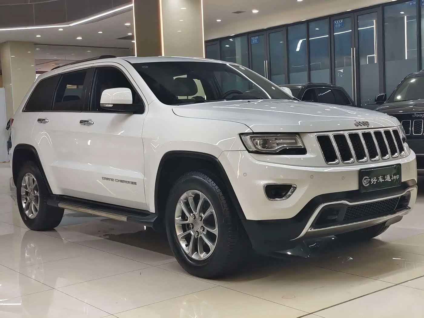 Jeep Grand Cherokee 2015 — Фото 3/20