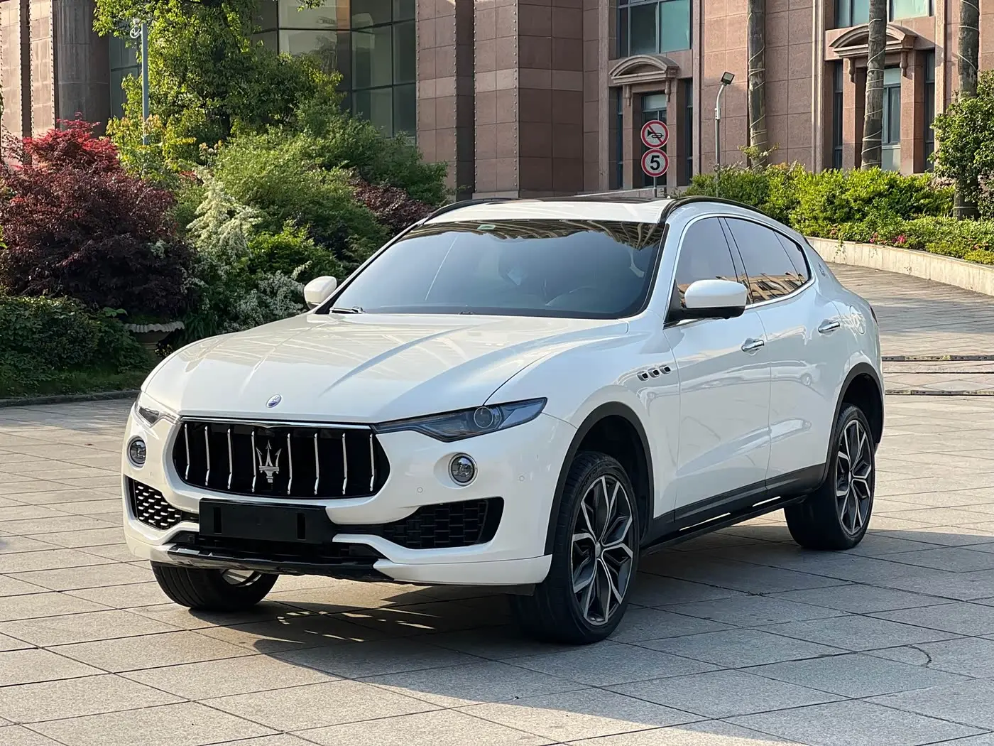 Maserati Levante 2018 — Photo 1/11
