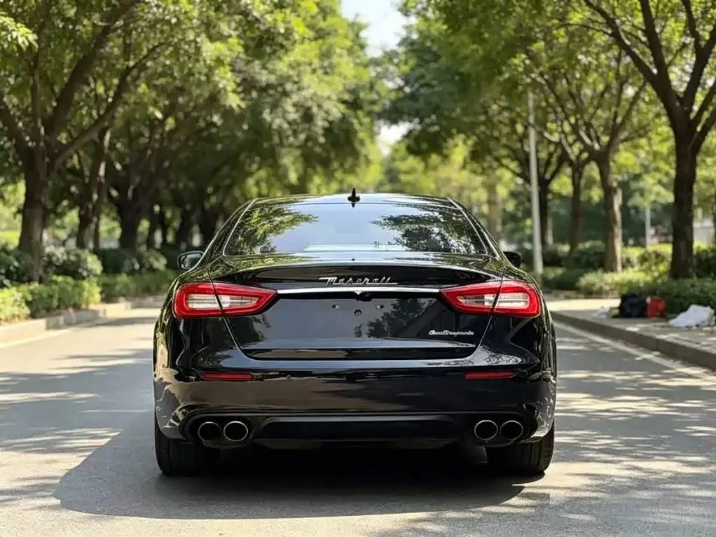 Maserati Quattroporte 2018 — Фото 4/9