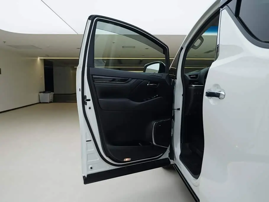 Toyota Vellfire 2021 — Photo 16/20