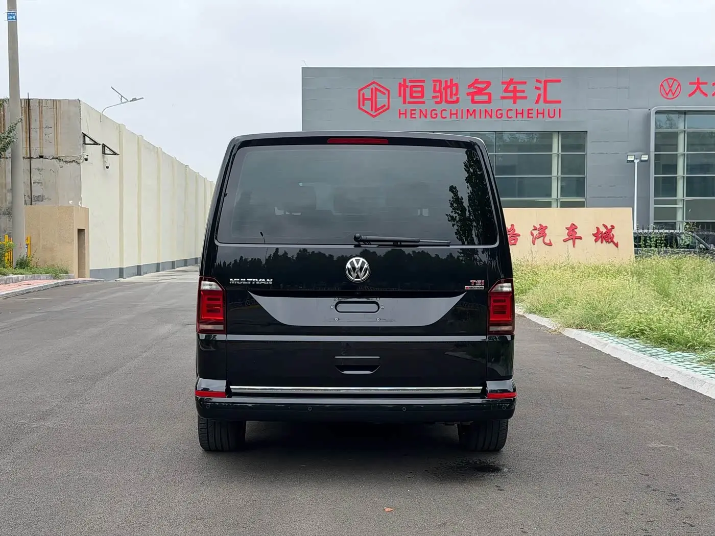 Volkswagen Multivan 2017 — Фото 6/20