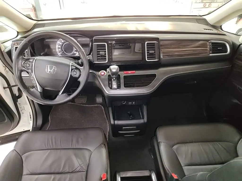 Honda Elysion 2017 — Photo 10/20