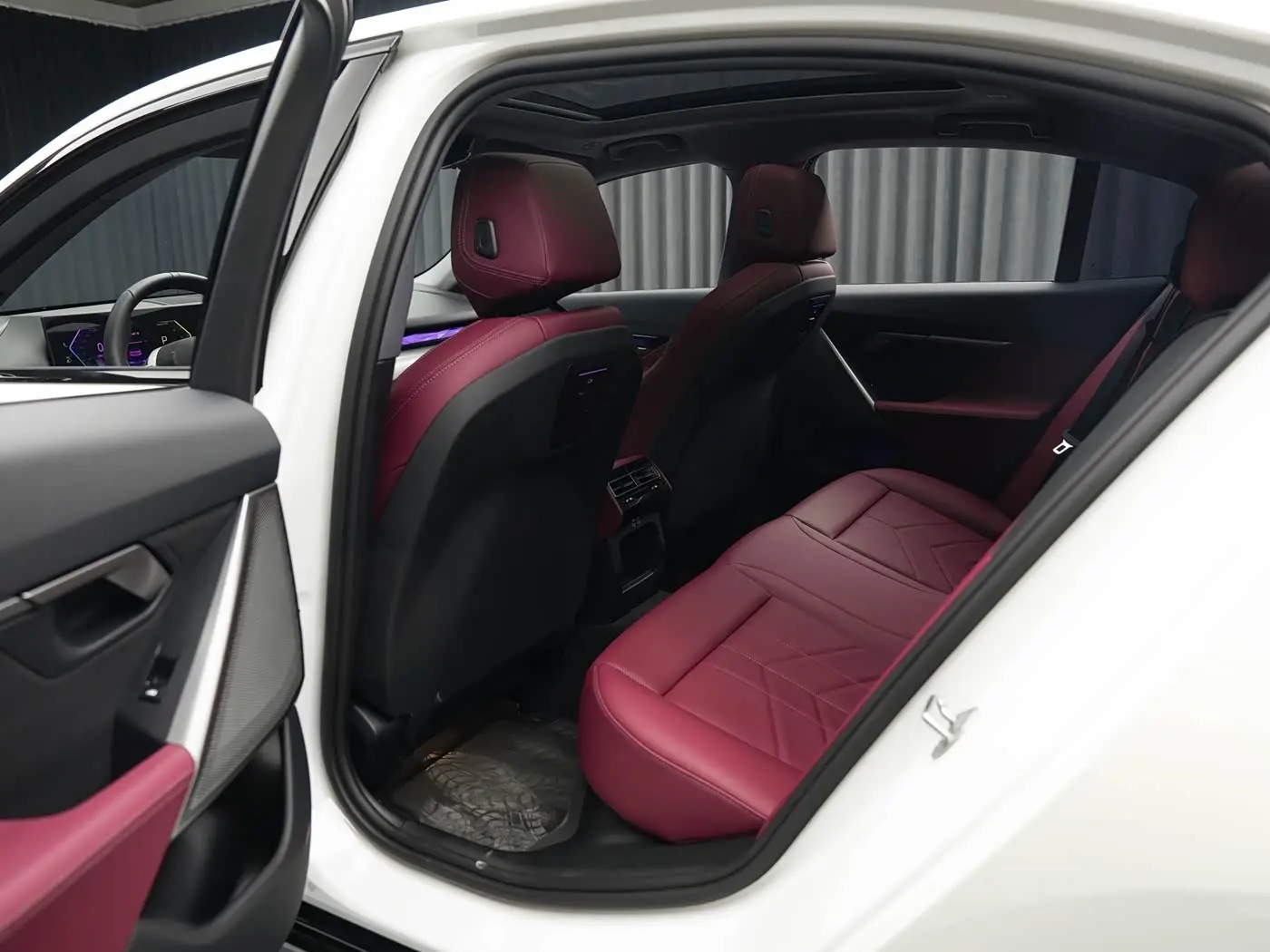 BMW 5 Series 2025 — Photo 15/19