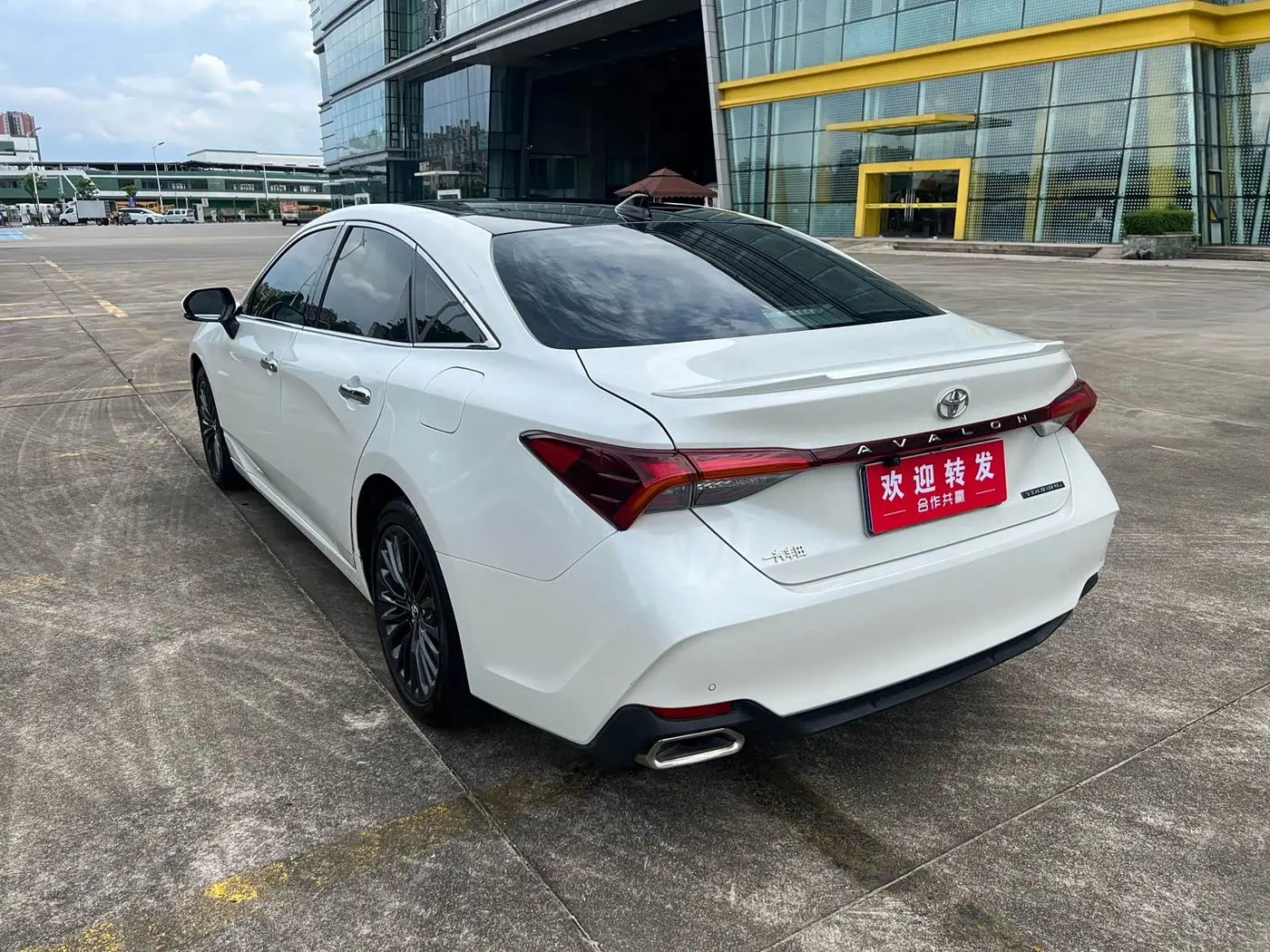 Toyota Avalon 2020 — Photo 4/9