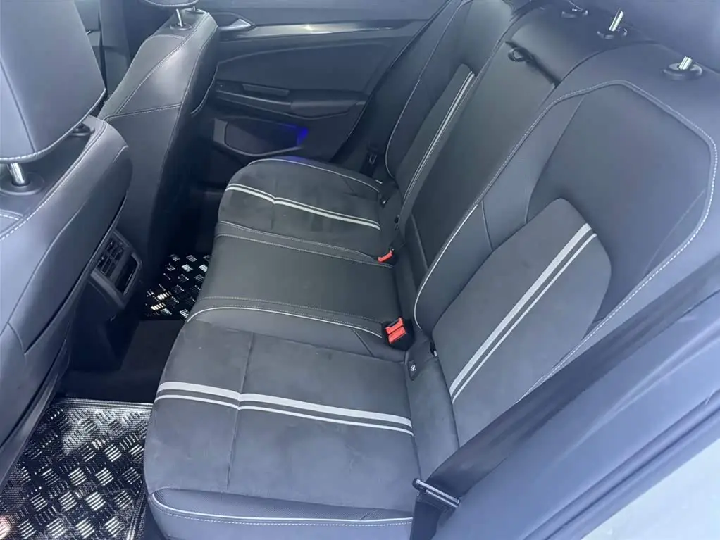 Volkswagen Golf 2022 — Photo 9/19