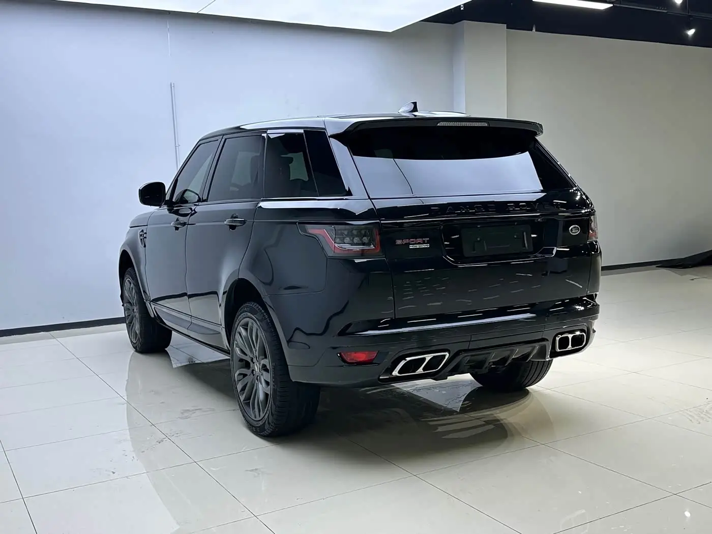 Land Rover Range Rover Sport 2017 — Şəkil 16/17