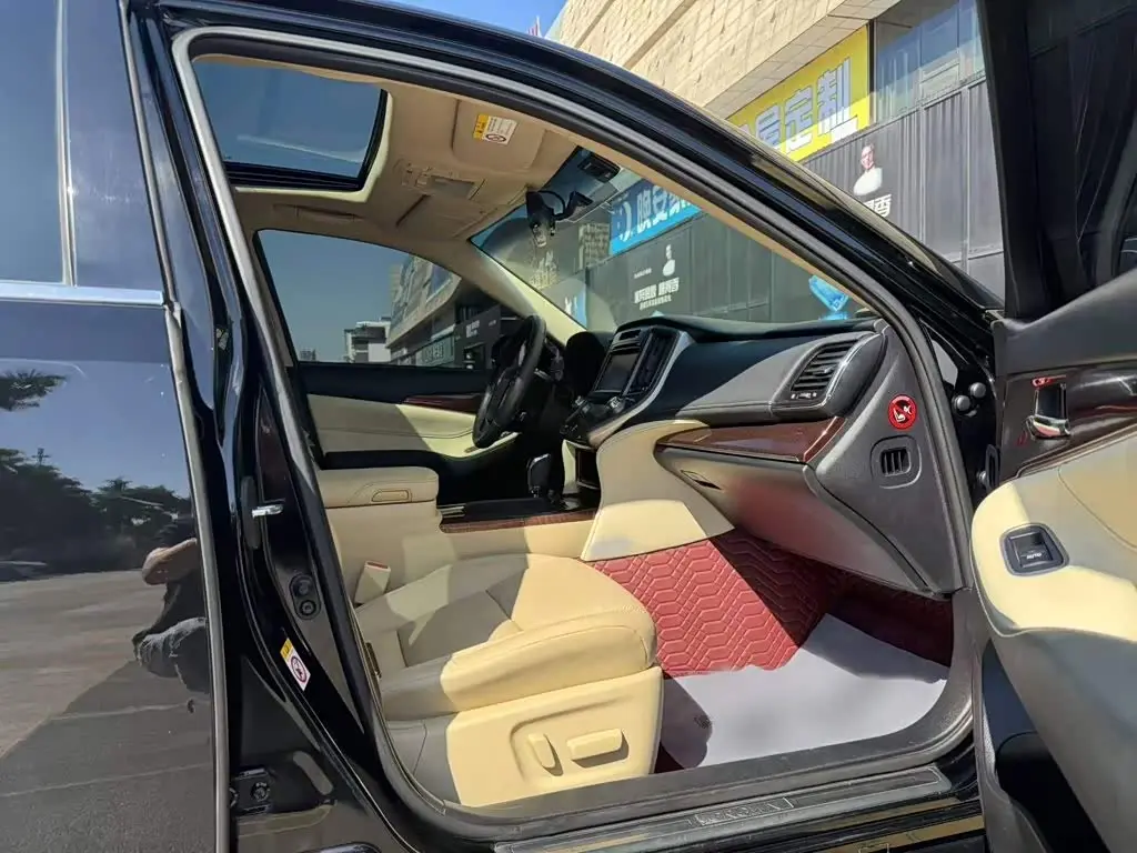 Toyota Crown 2017 — Şəkil 5/20